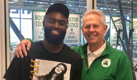 边后卫内收 边后卫内收